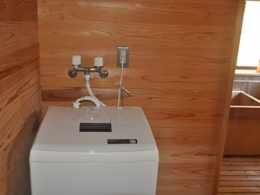 南信州のログハウス調コテージ洗濯機