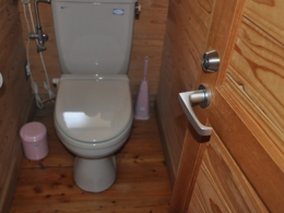 南信州のログハウス調コテージトイレ